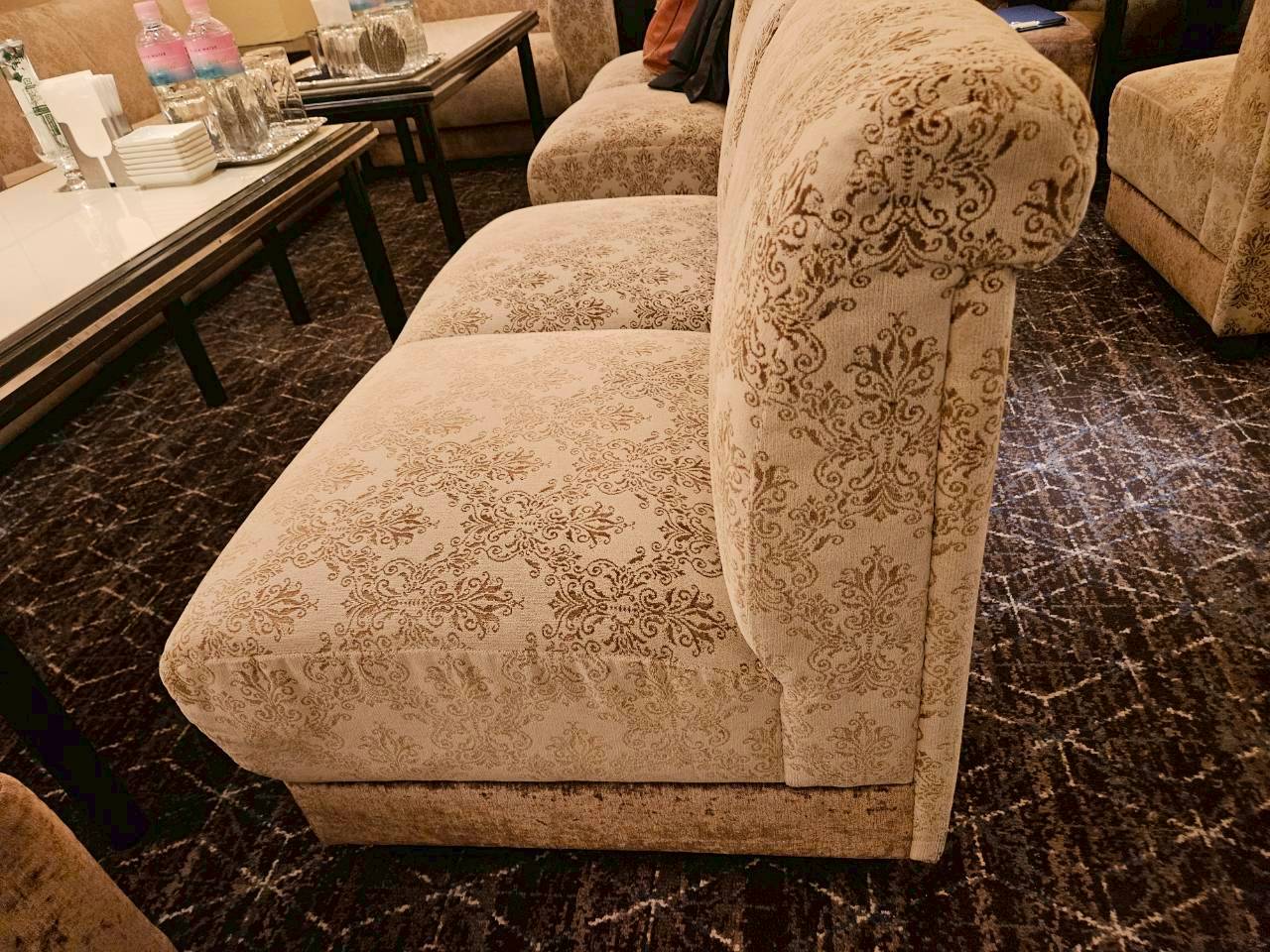 心斎橋　ラウンジ　ラウンジ製作事例ご覧ください。